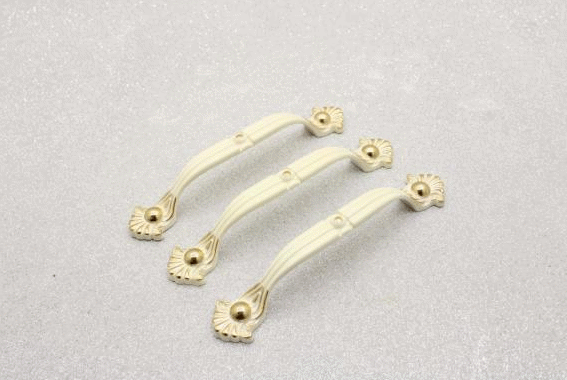 128 FULYA ALTIN-BEYAZ